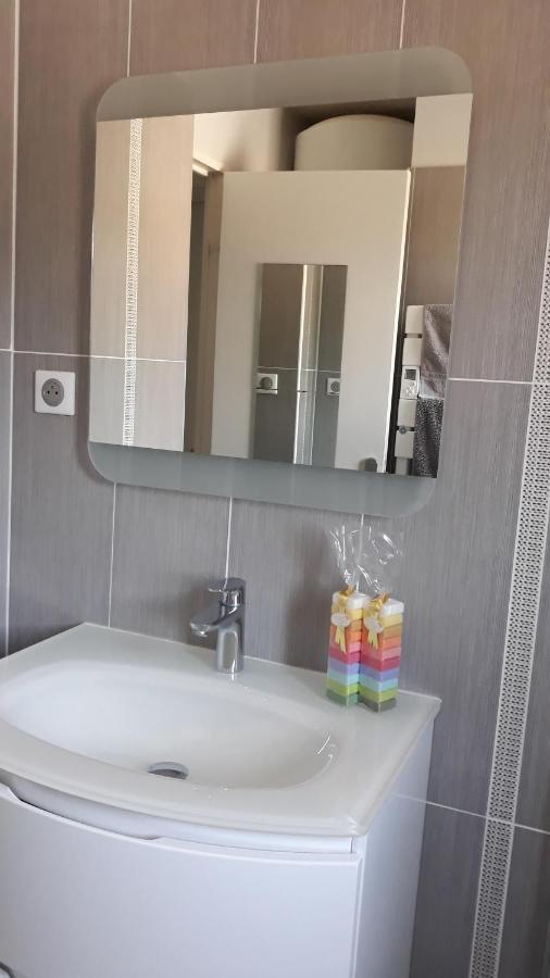 Pin-Rolland - Appartement 2 Chambres A 400M De La Plage سانت-ماندرييه-سور-مير المظهر الخارجي الصورة